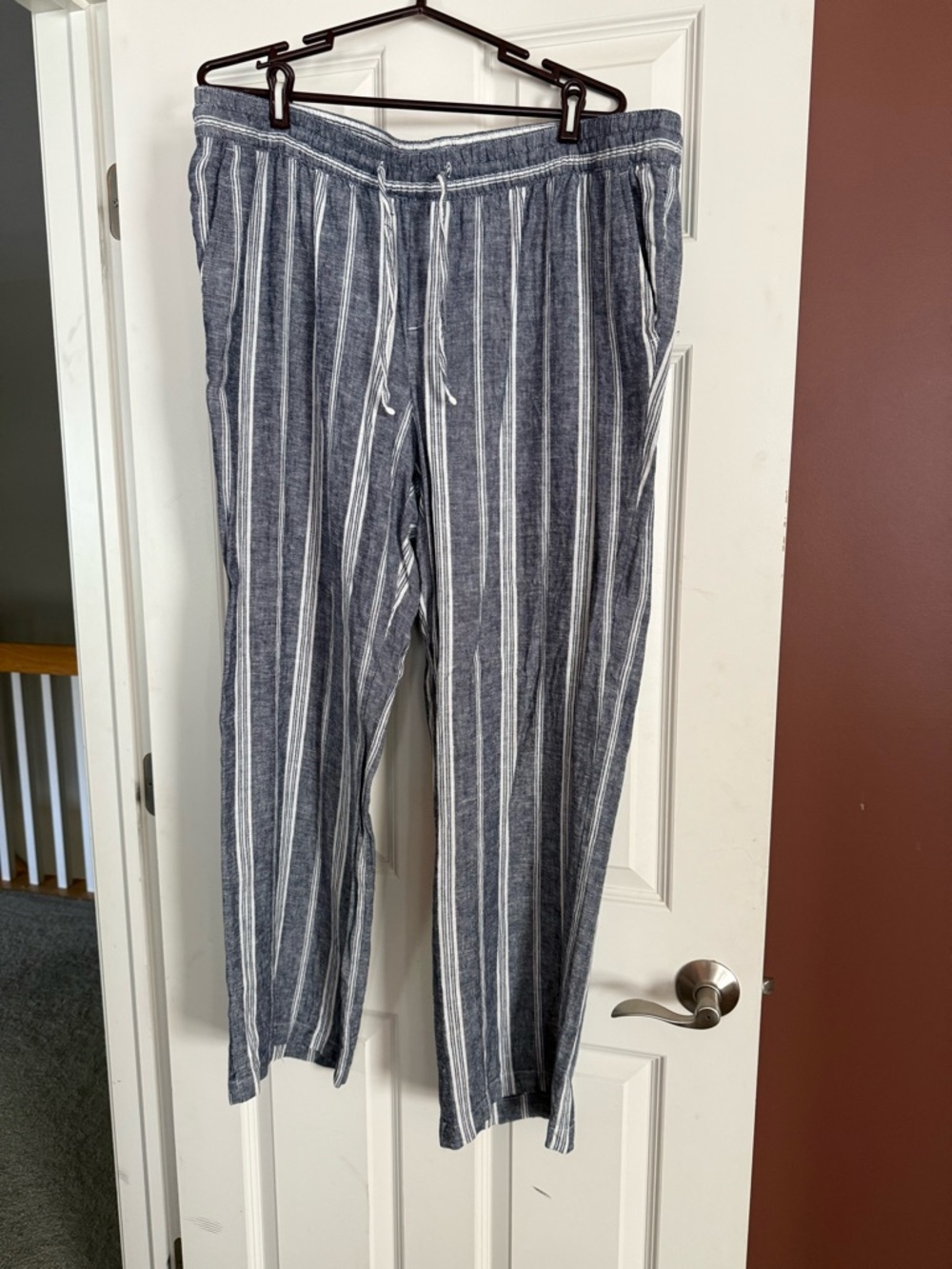 Old Navy Blue and White Striped Casual Pants - Picture 2 of 4